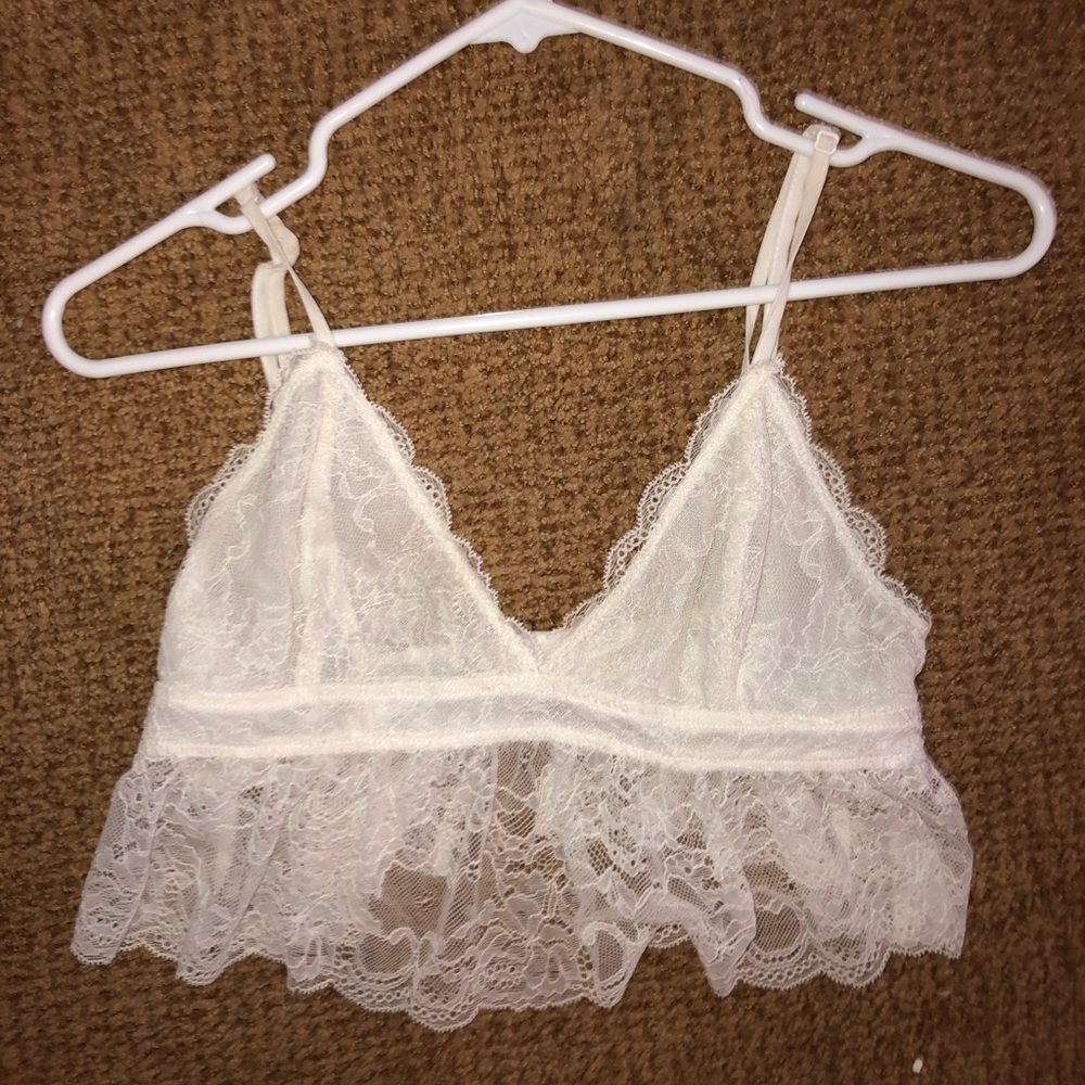 White lace crop top too tight on my boobs now